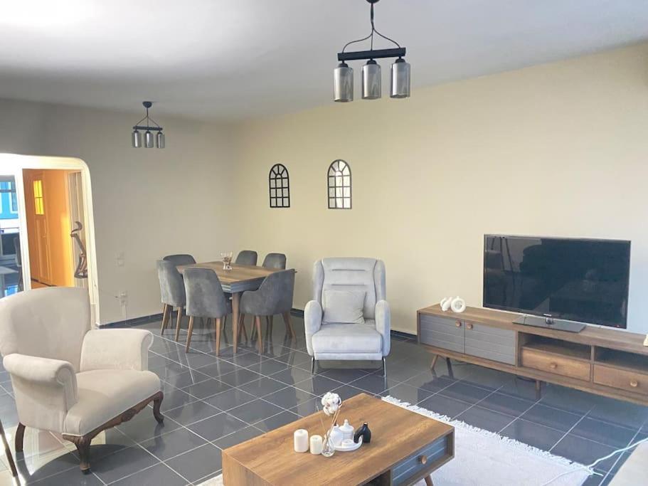 Апартаменты Comfy - Spacious Flat On The Kadikoey Seaside Стамбул Экстерьер фото